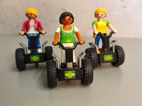 Junge frauen auf segway - 3,